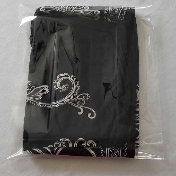 Free Coulture Black & White Swim Coverup Size Large - Picture 10 of 10